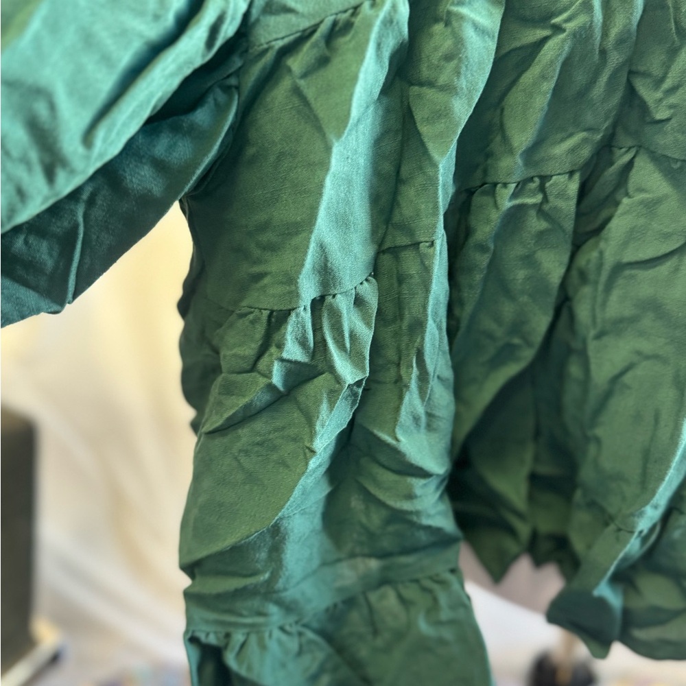 Woman’s NWT Emerald green Boutique Top Size Medium MSRP $68 - Picture 4 of 7